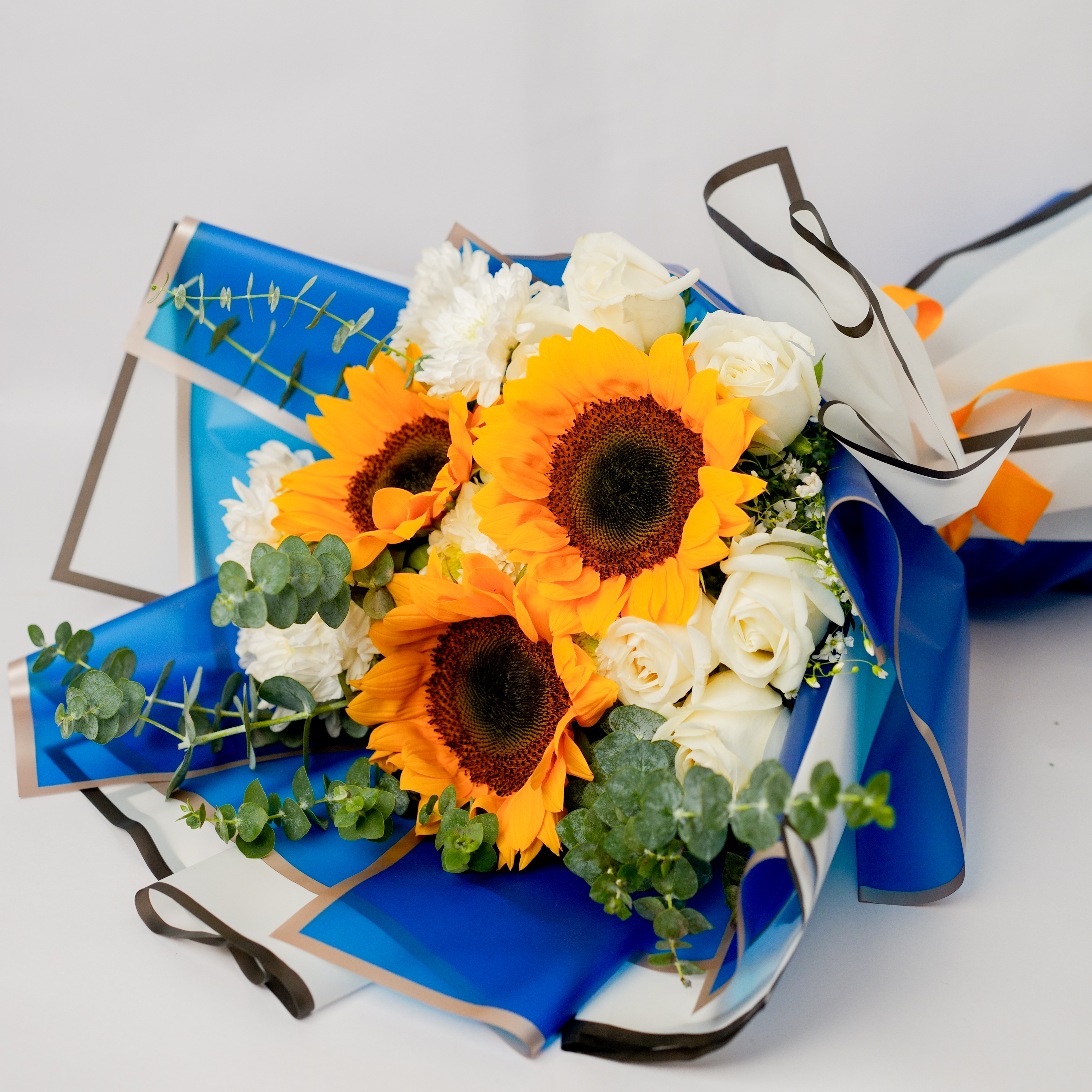 Butterscotch Dad Cake with Sunflower & White Roses