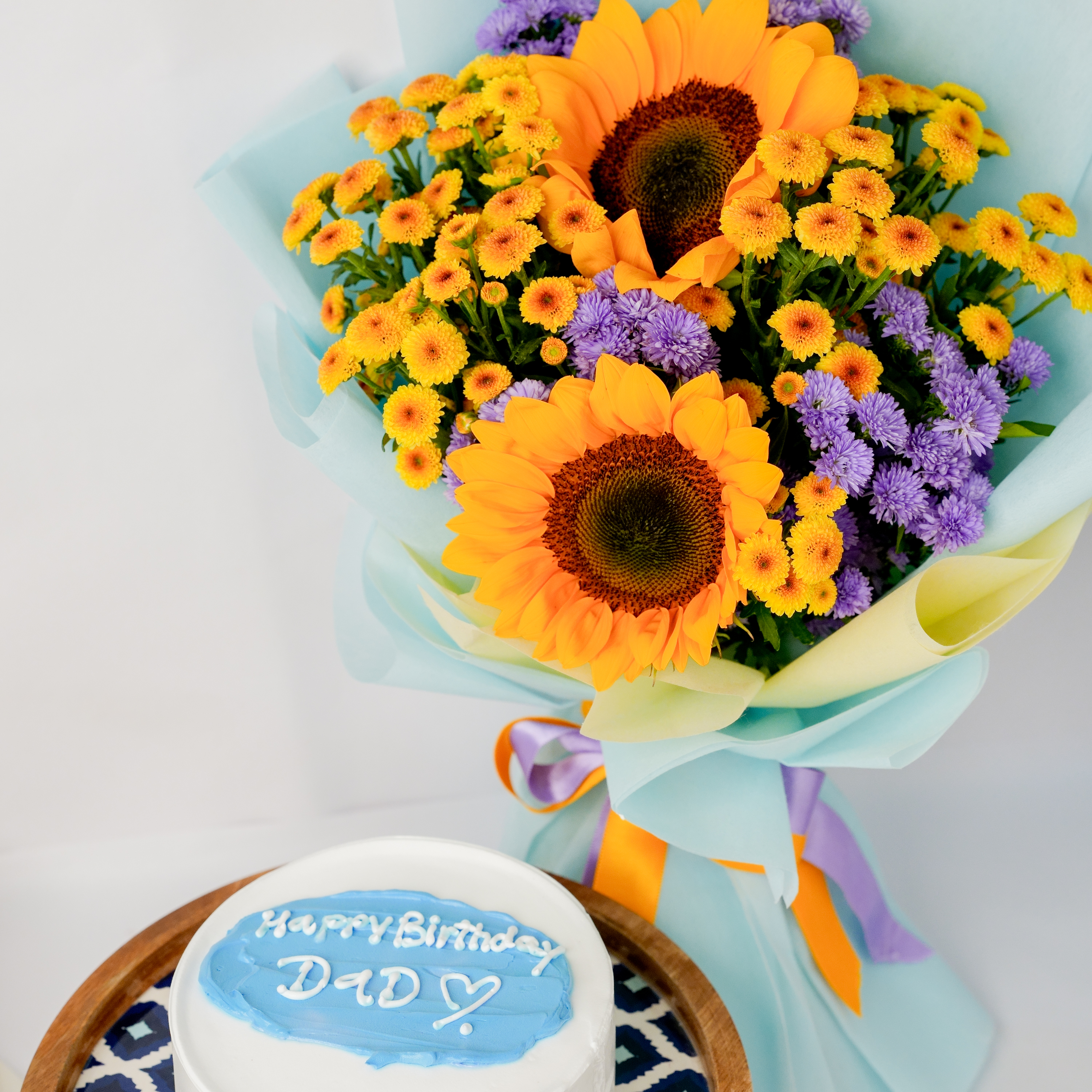 Vanilla Cake with Sunflower & Daisy Bouquet