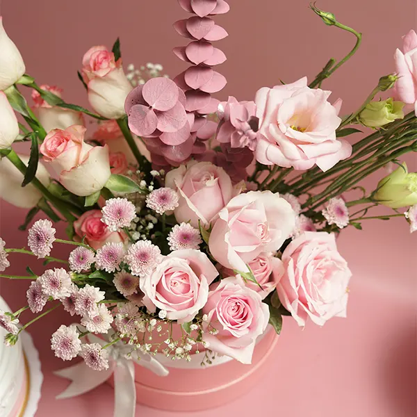 Rosy Box & Strawberry Vanilla Cake
