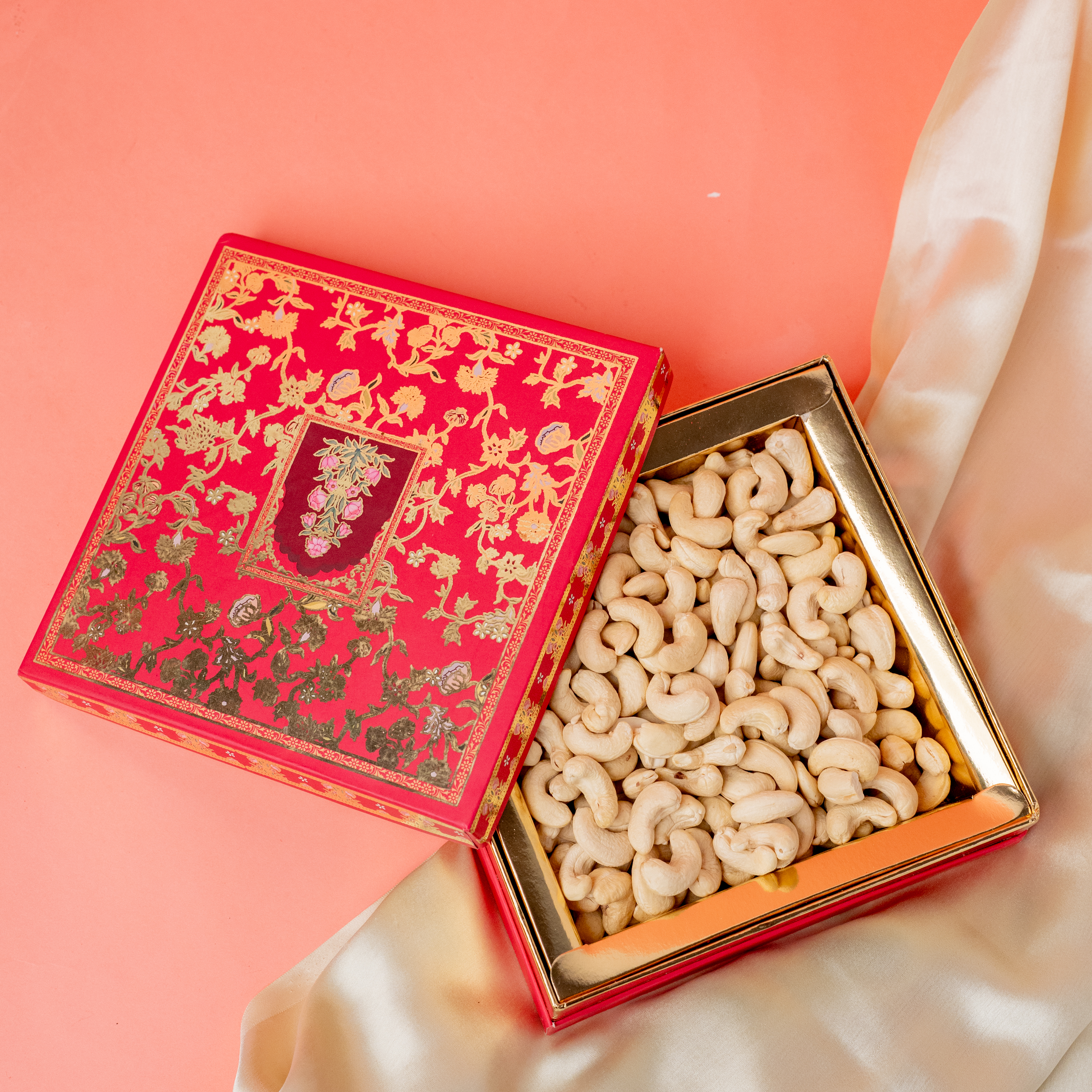 Om Rakhi with Dry Fruits