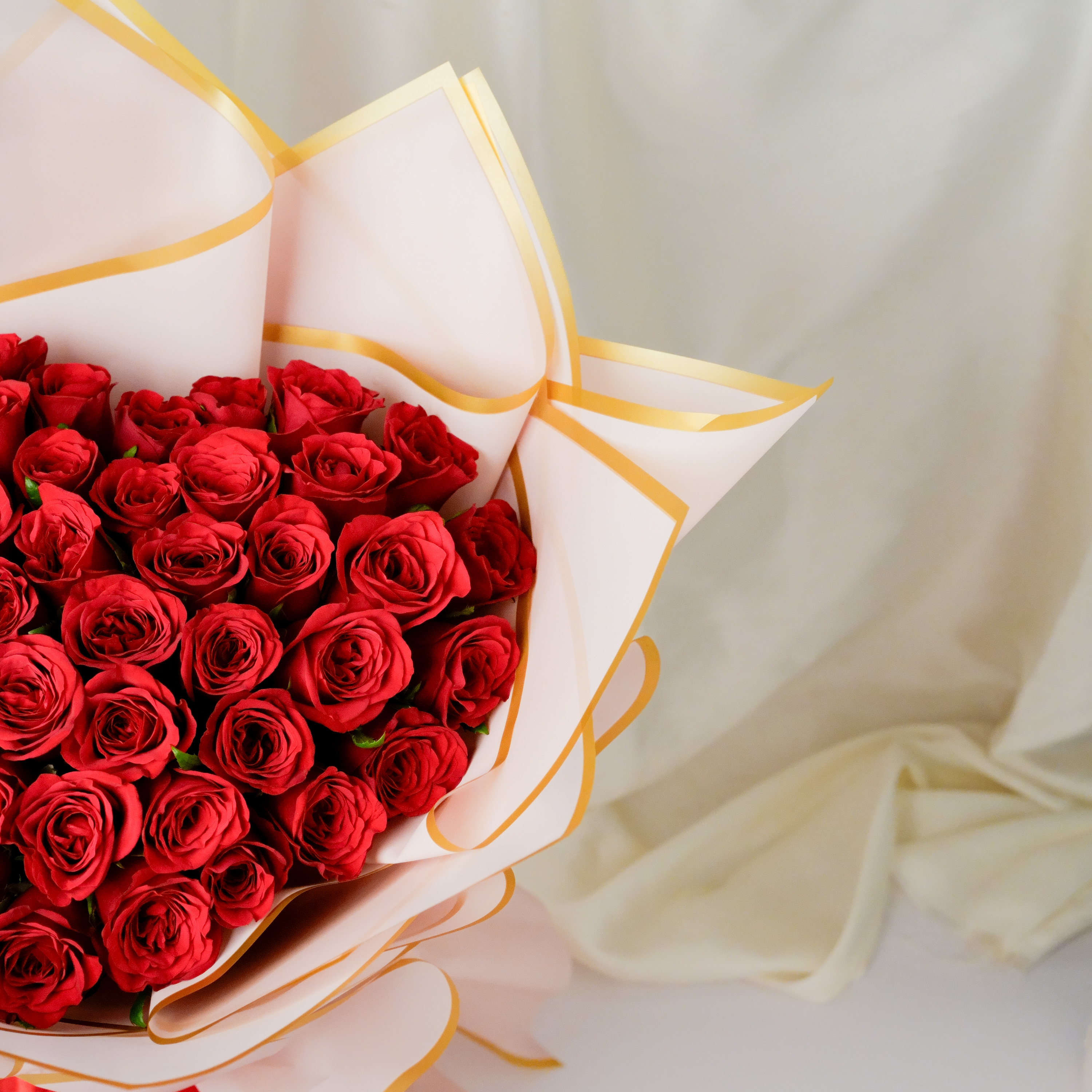 Heartfelt Red Roses Bunch