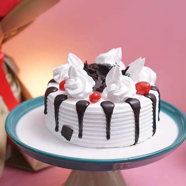 Red Roses bunch with Eggless Black Forest Cake