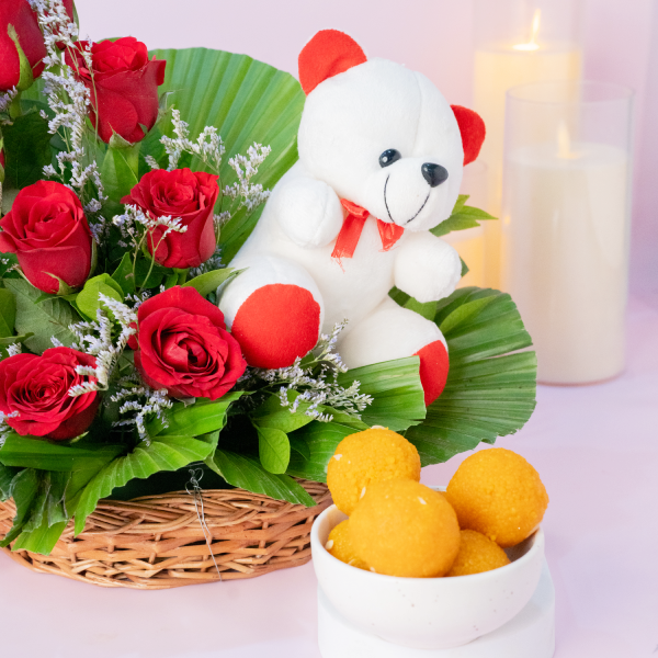Cute Love with 1/2 Kg Motichur  Laddu