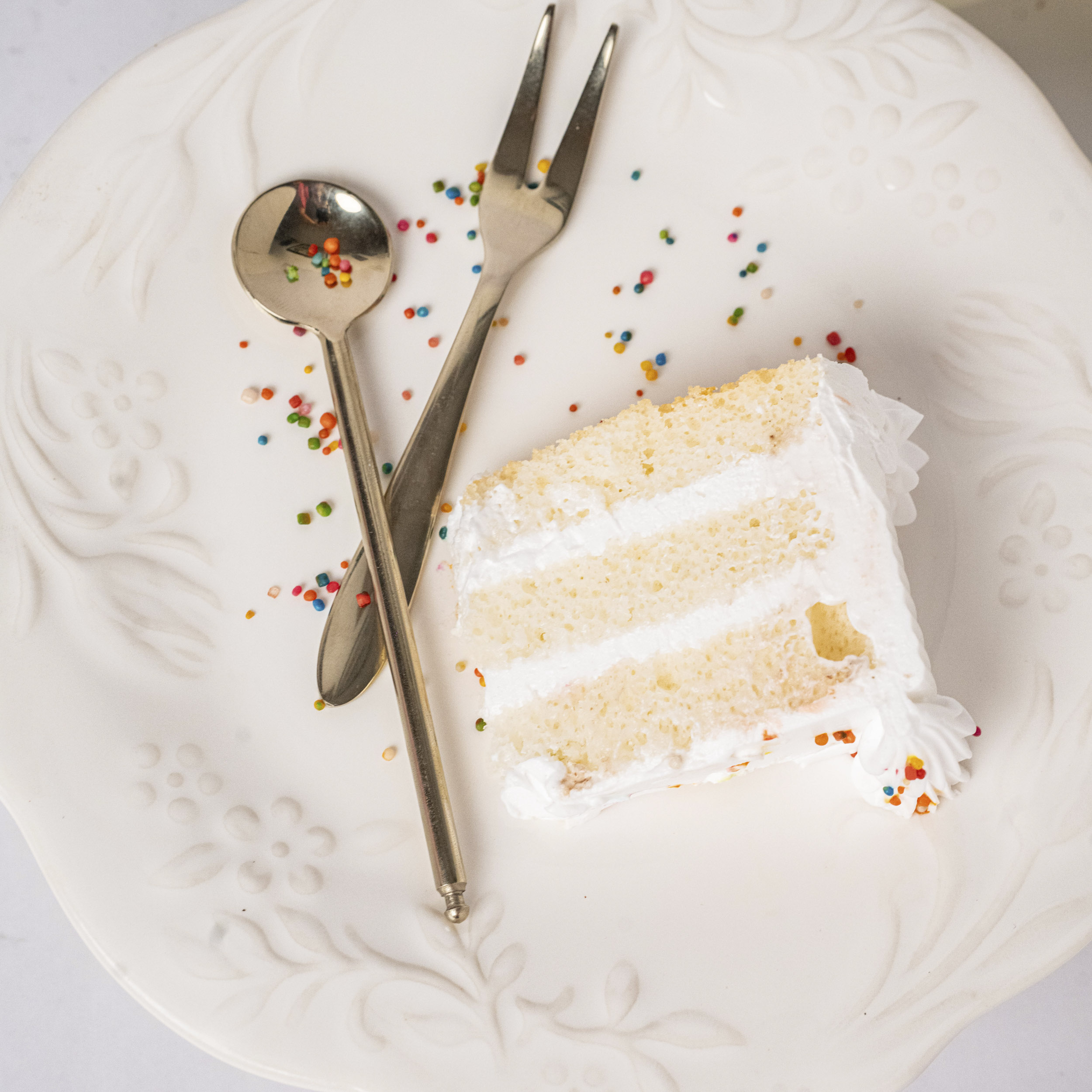 Pure Love Vanilla Rakhi Cake
