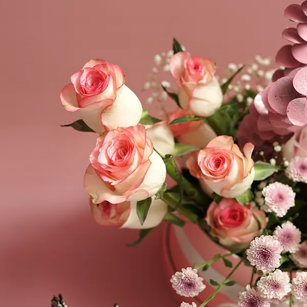 Rosy Box & Strawberry Vanilla Cake