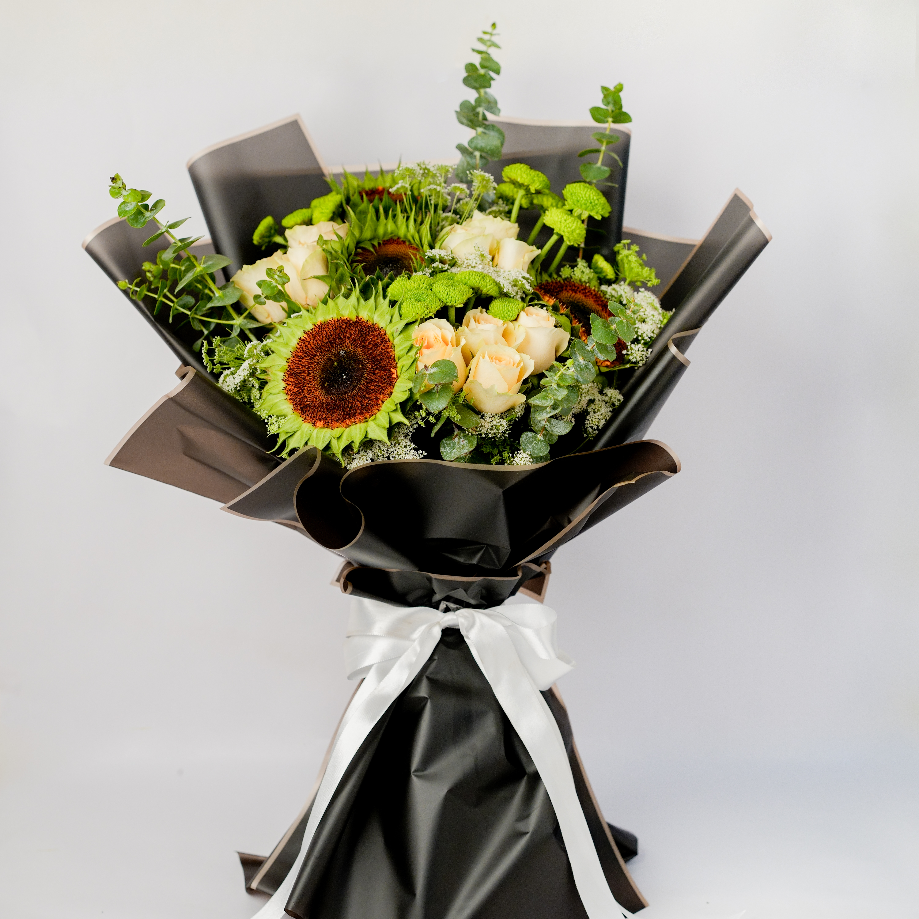 Bouquet of Sunflower with Cream Roses Bouquet of Sunflower with Cream Roses