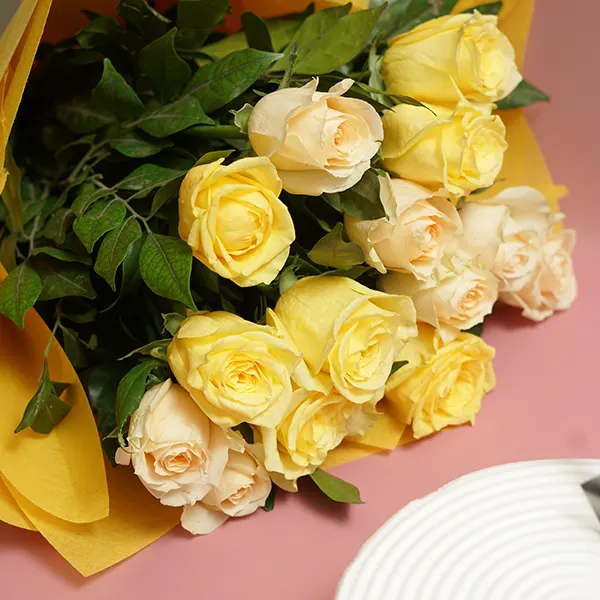 Yellow Roses with Berry Cake