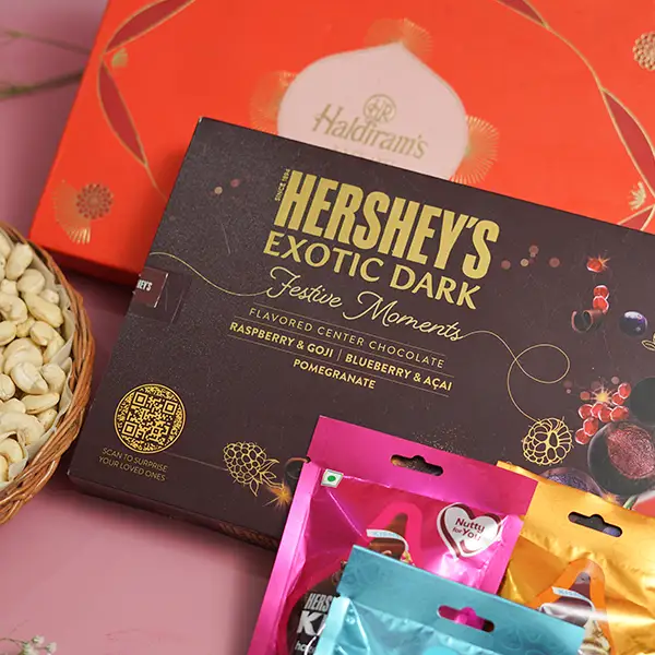Sweet & Crunchy Holi Combo