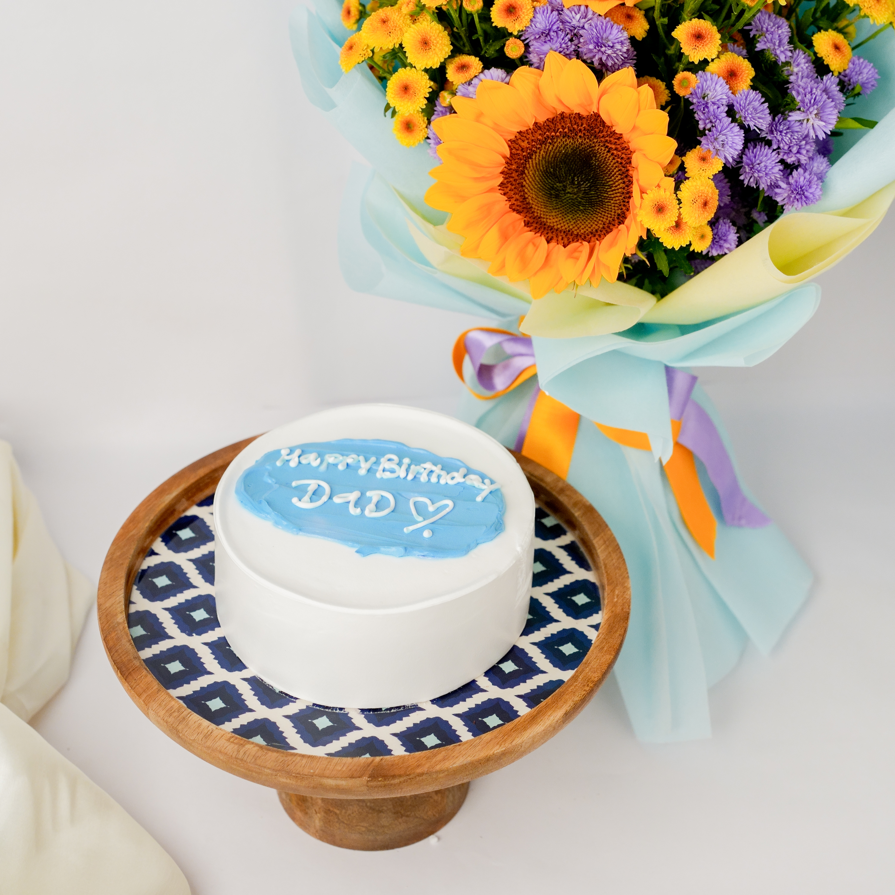 Vanilla Cake with Sunflower & Daisy Bouquet