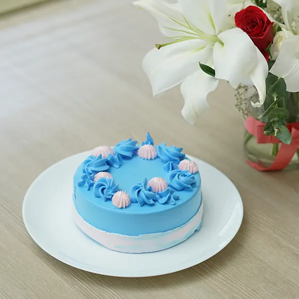 Elegant Lily-Rose with Vanilla Cake