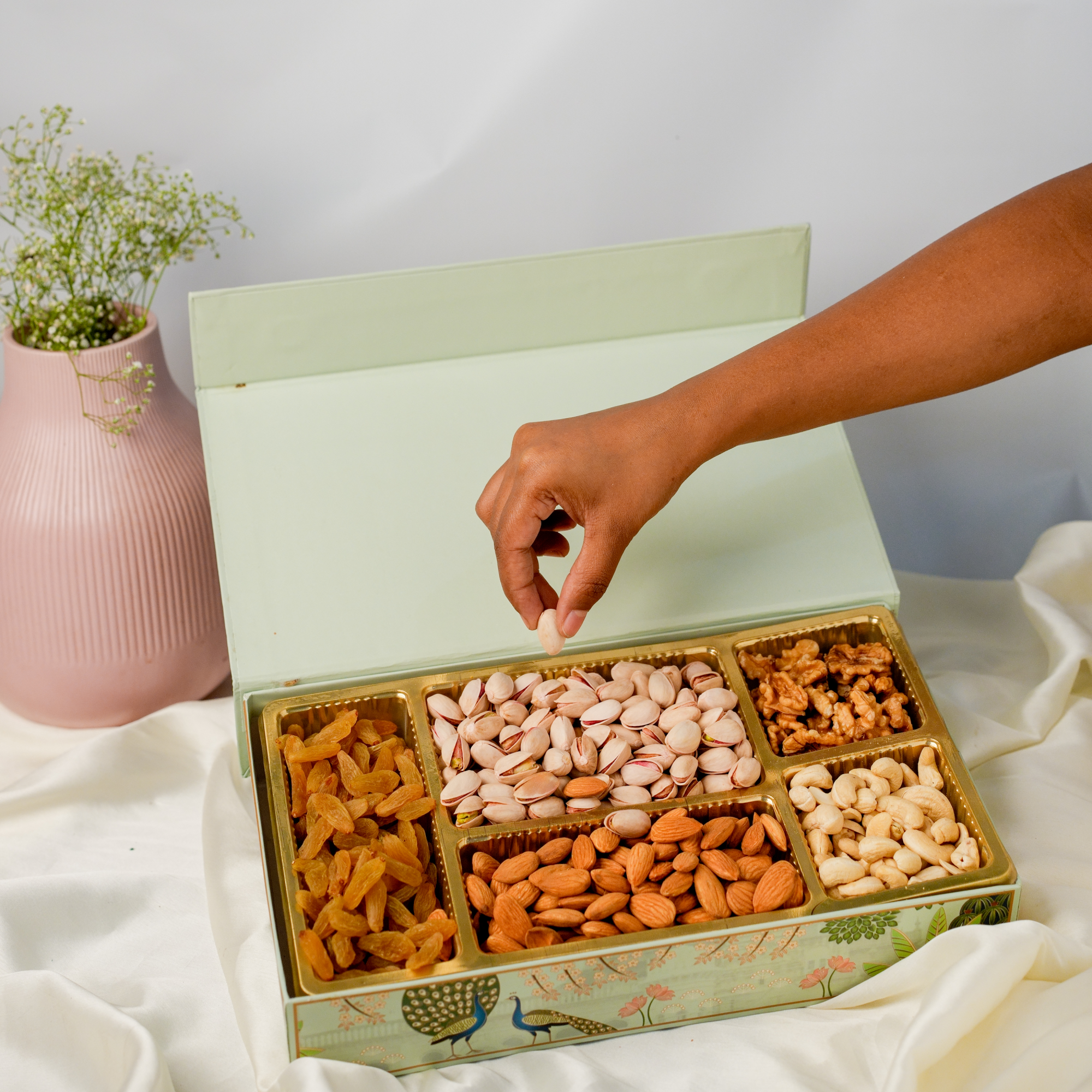 Grand Mixed Dry Fruit Box