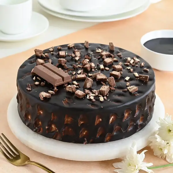 Kitkat Crunch Cake