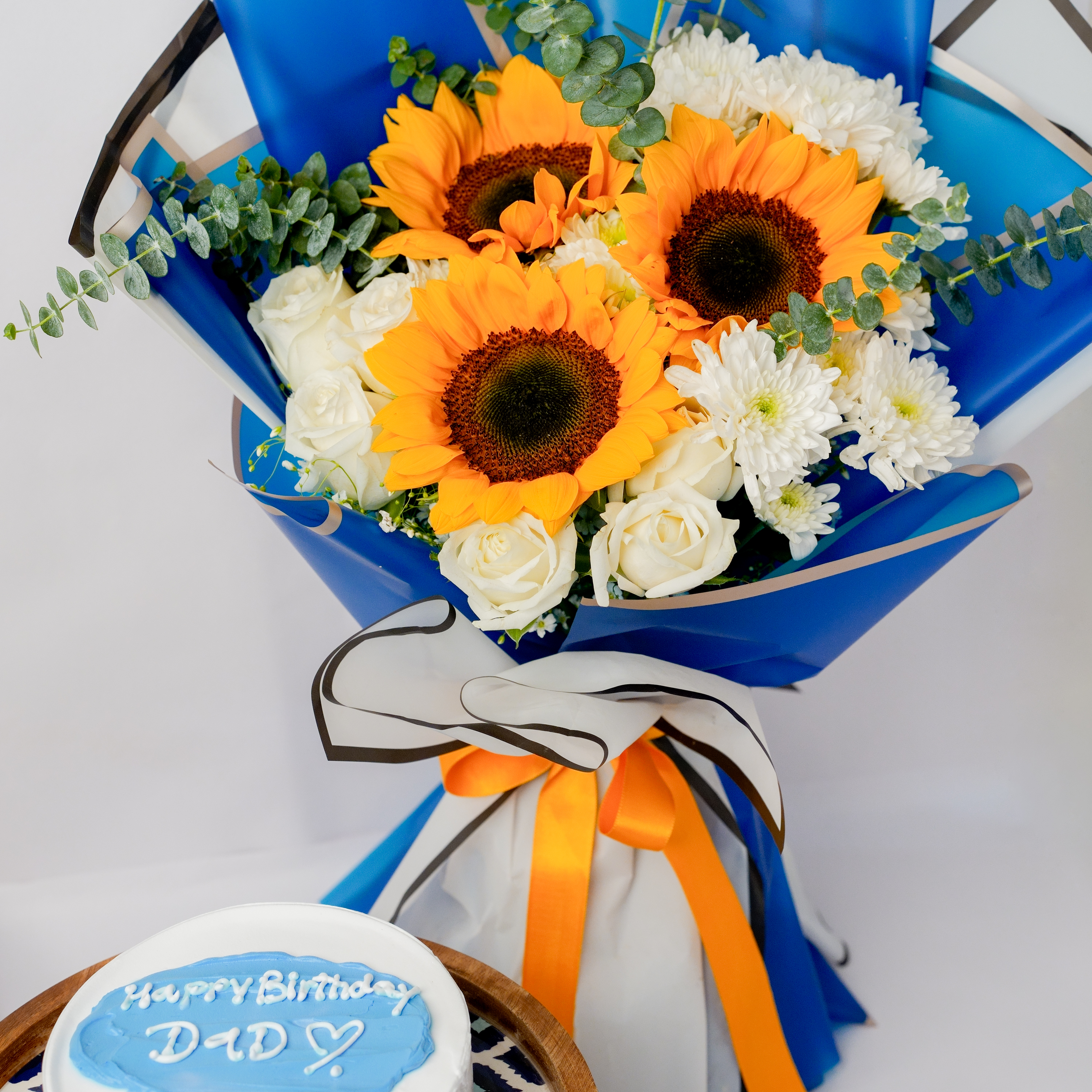 Vanilla Cake with Sunflower & White Roses