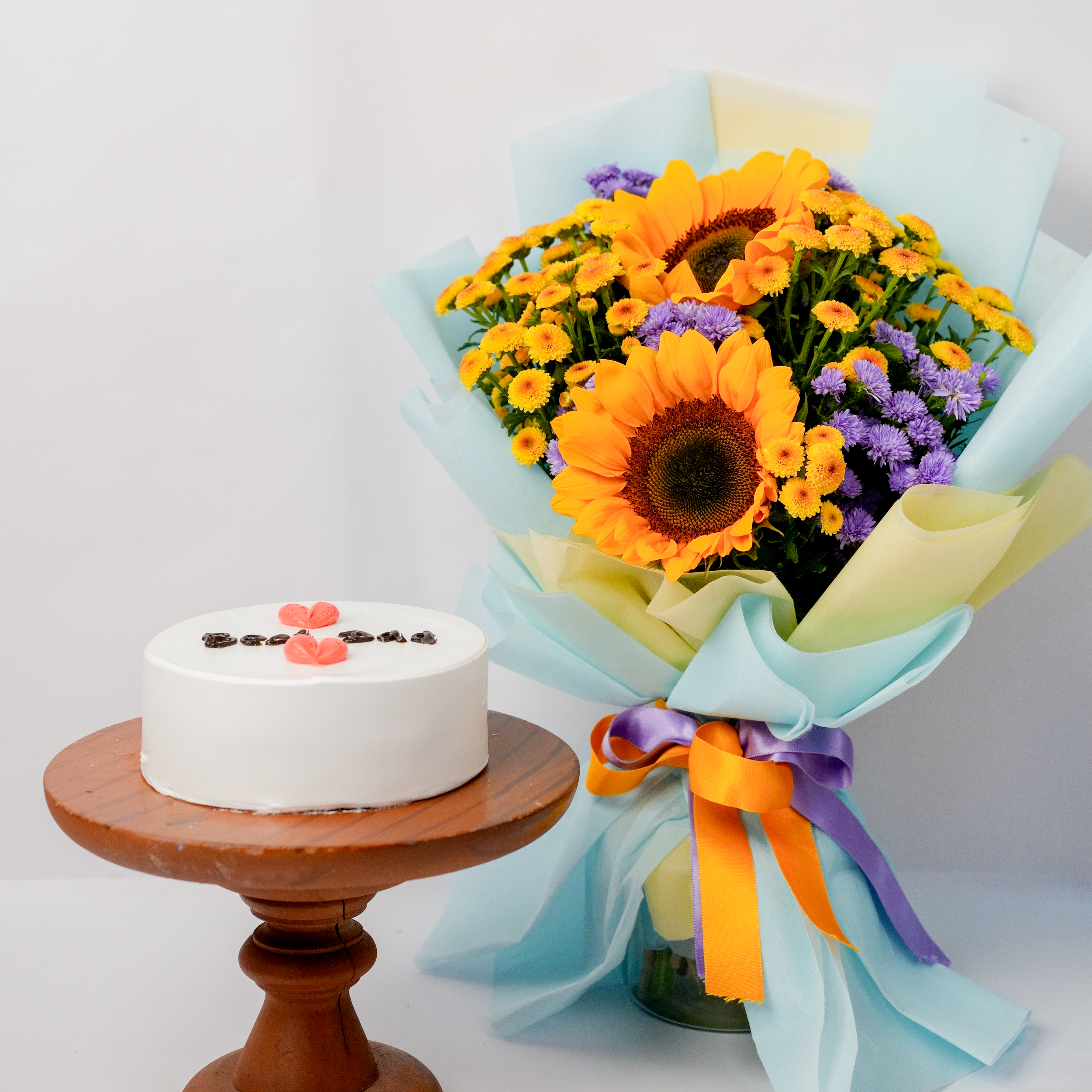 Best Dad Vanilla Cake with Sunflower & Daisy Bouquet