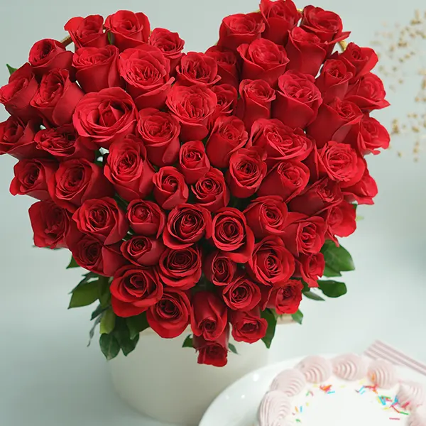 Heart Roses & Berry Cake