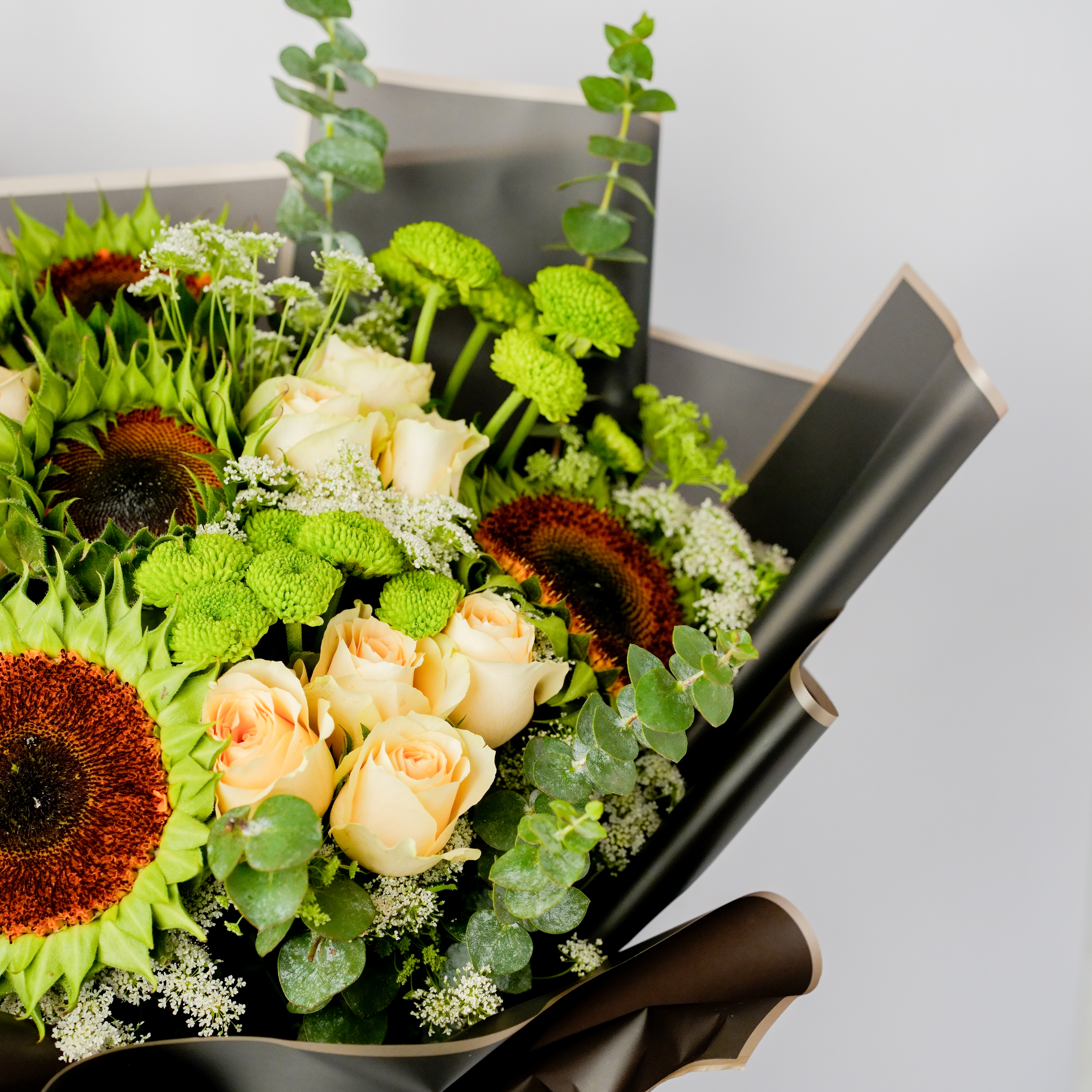 Bouquet of Sunflower with Cream Roses Bouquet of Sunflower with Cream Roses