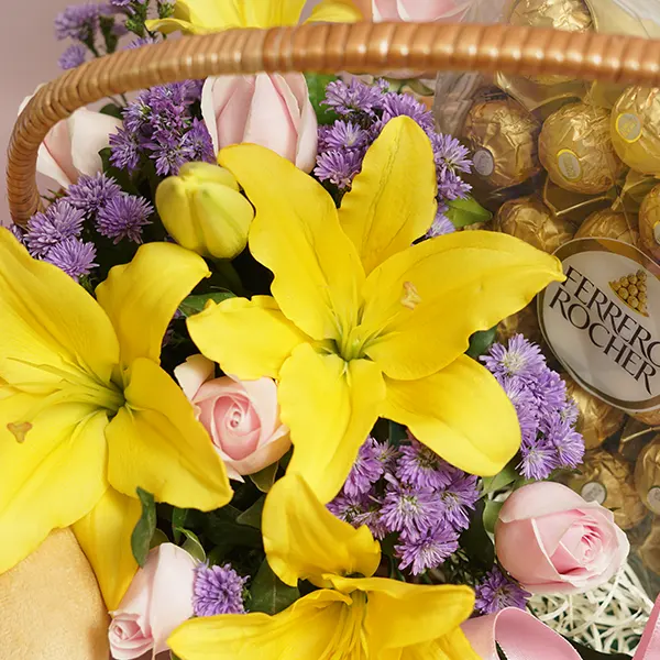 Teddy Cuddles & Floral Treat
