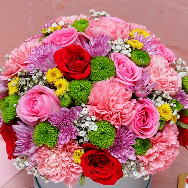 Mixed Flowers With  Velvet Cake