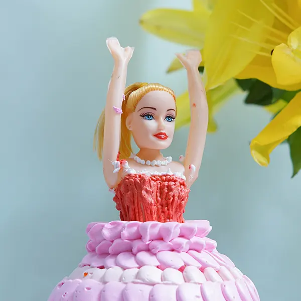 Yellow Lily Princess Cake