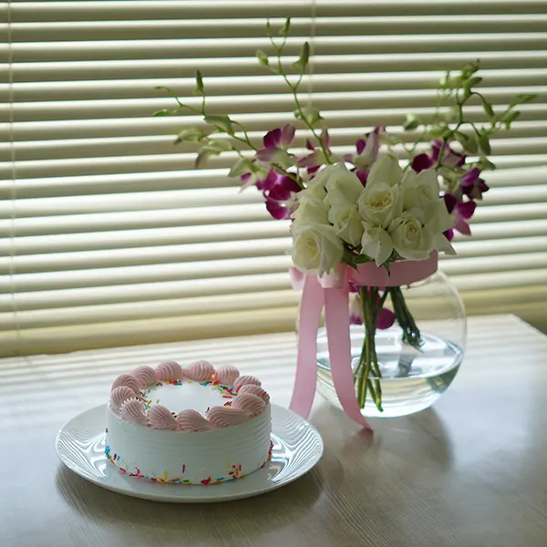 Orchid-Rose & Strawberry Cake