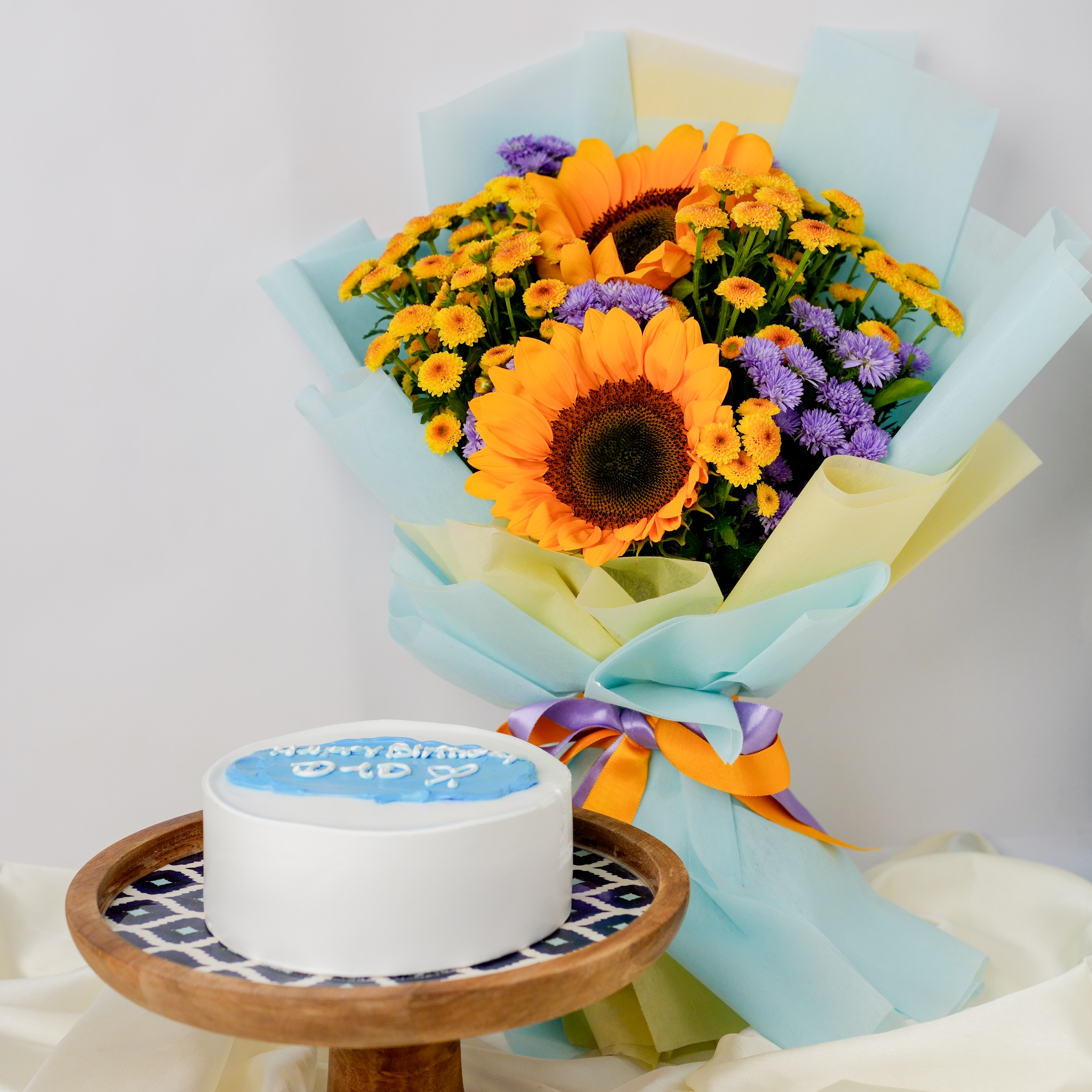 Vanilla Cake with Sunflower & Daisy Bouquet