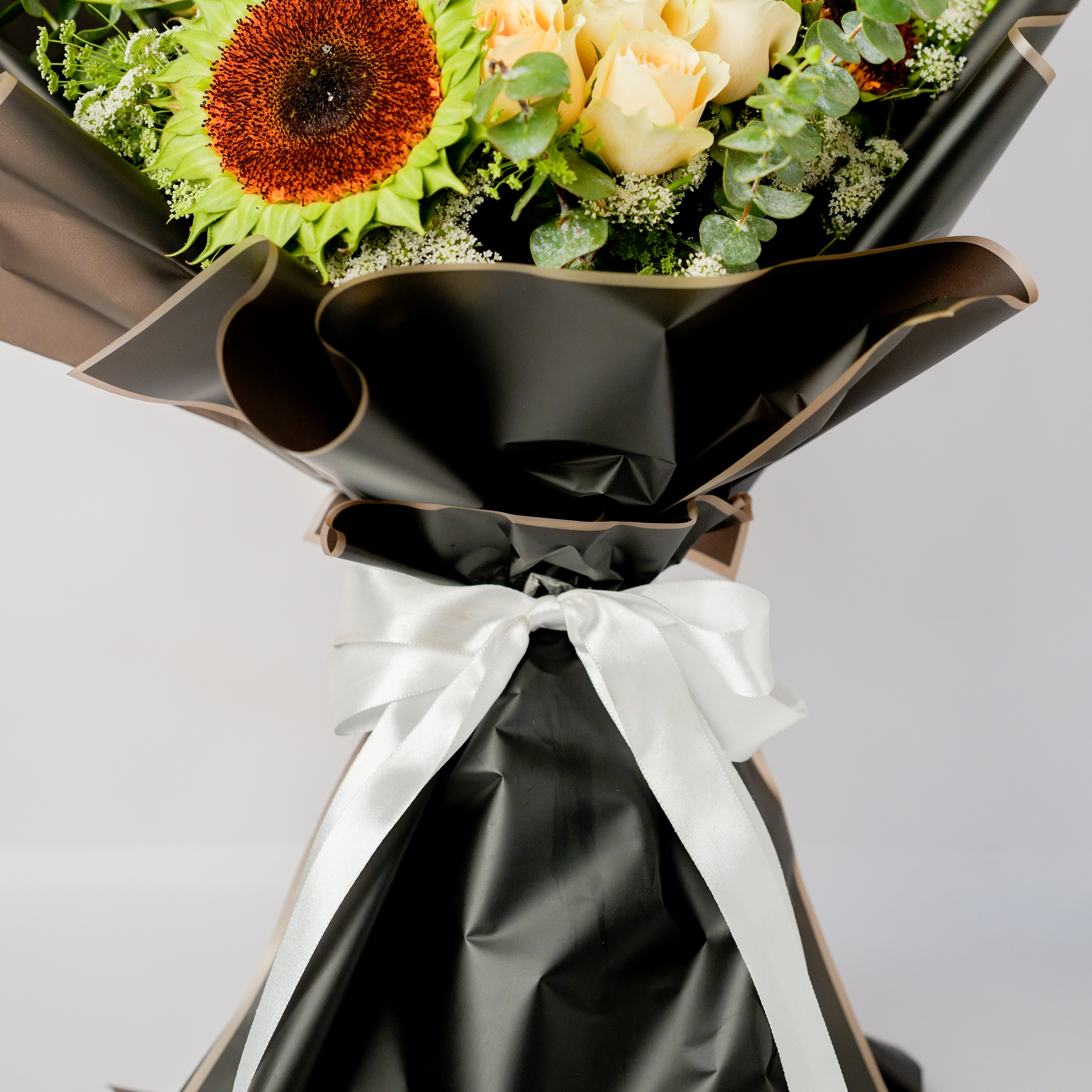 Bouquet of Sunflower with Cream Roses Bouquet of Sunflower with Cream Roses