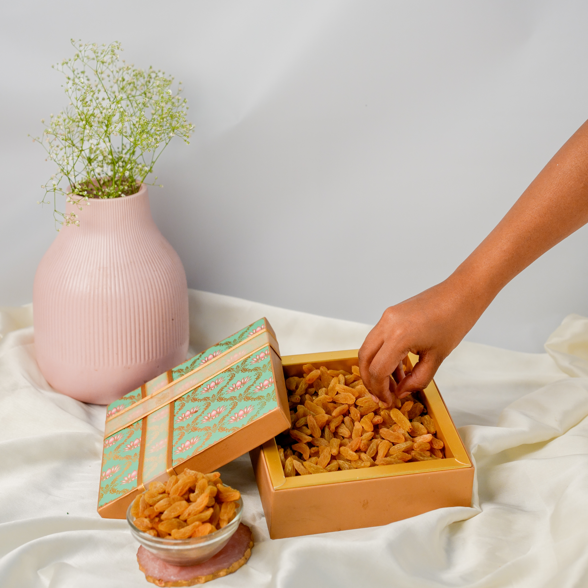 Golden Raisin Elegance Box