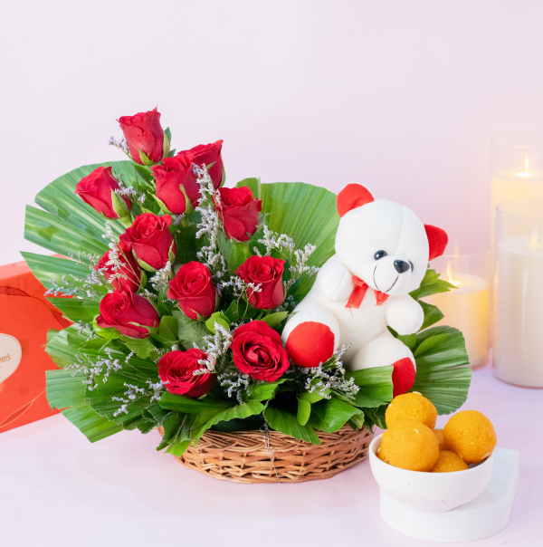 Cute Love with 1/2 Kg Motichur  Laddu