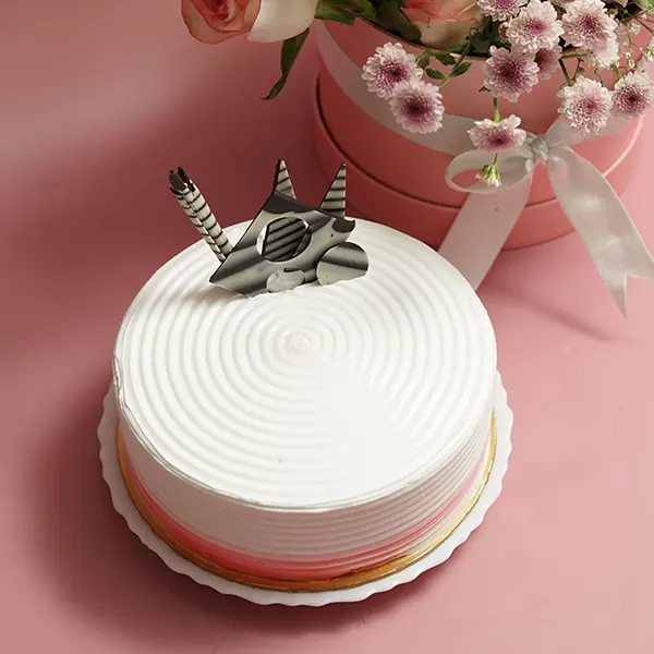 Rosy Box & Strawberry Vanilla Cake